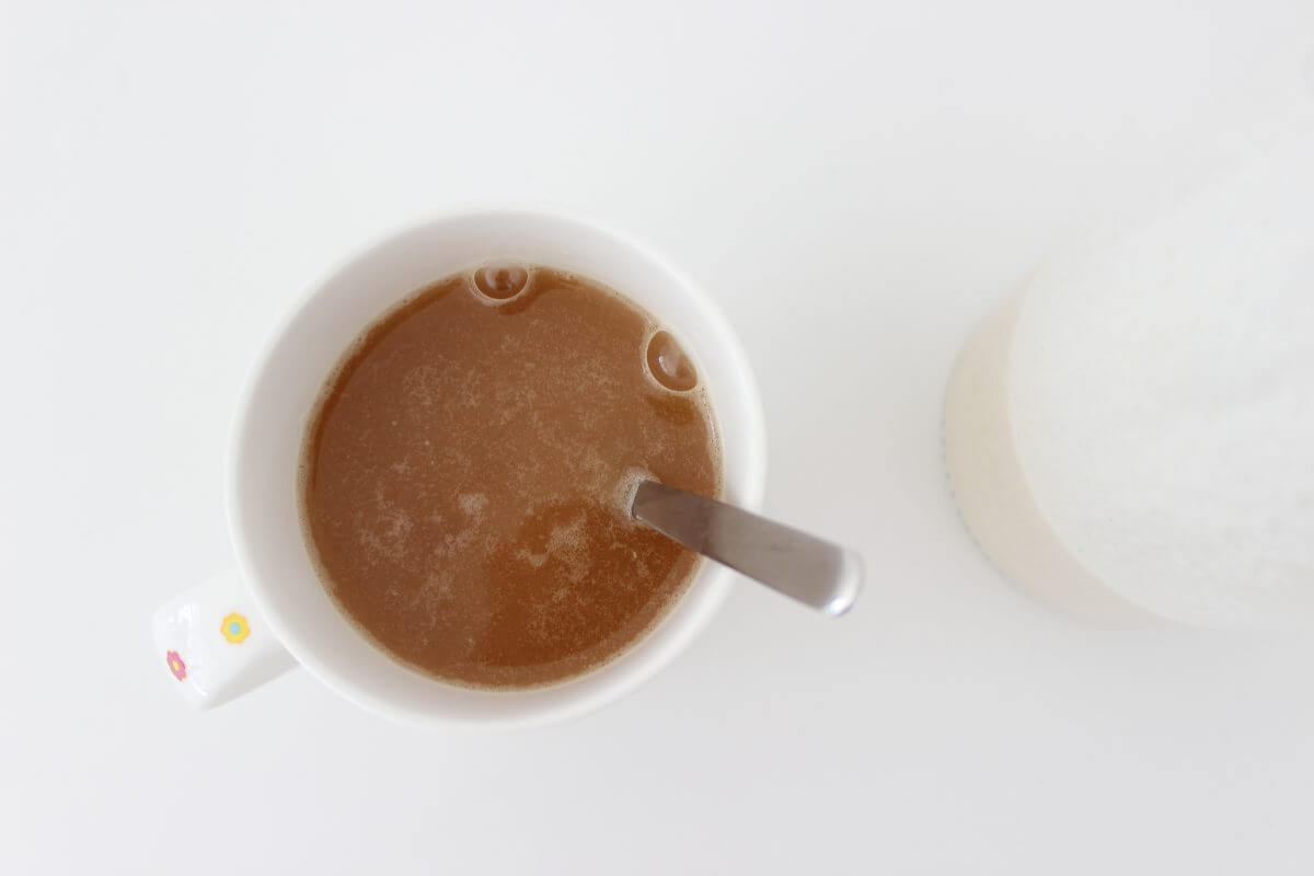 Tee mit Mandelmilch