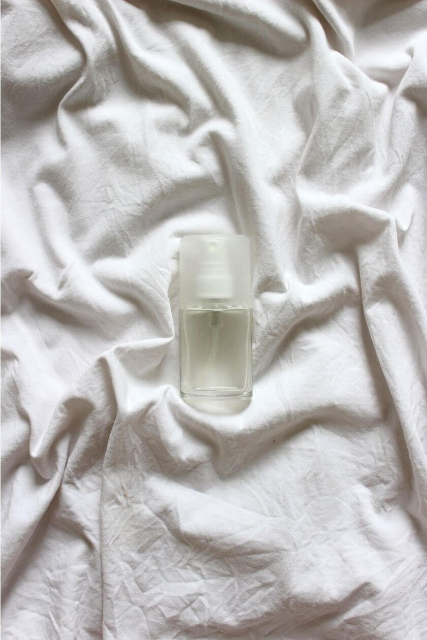Das fertige Sprüh-Deo in der Glasflasche