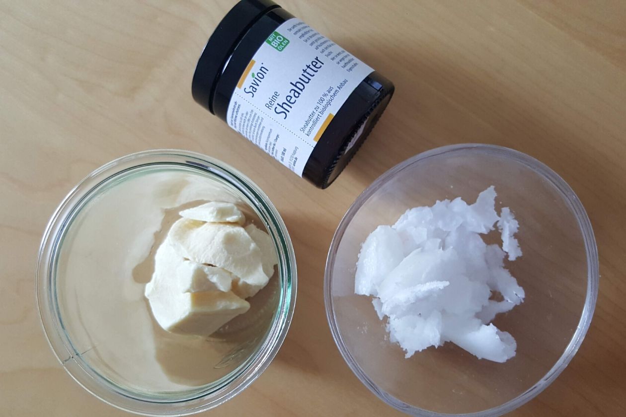 Die Zutaten für die Zero Waste Körperbutter: Kokosöl, Sheabutter und Kakaobutter